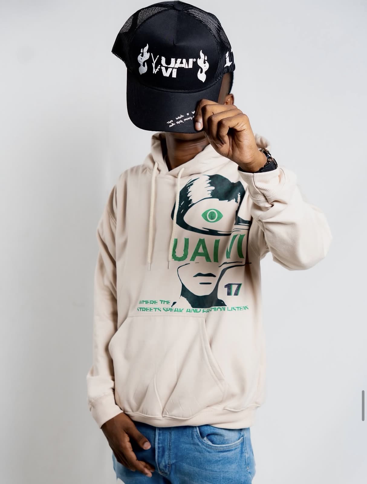 Look UAI VI: hoodie beige